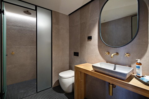 Zara Tower â€“ Luxury Suites And Apartments - Sunshine Coast Tourism 7