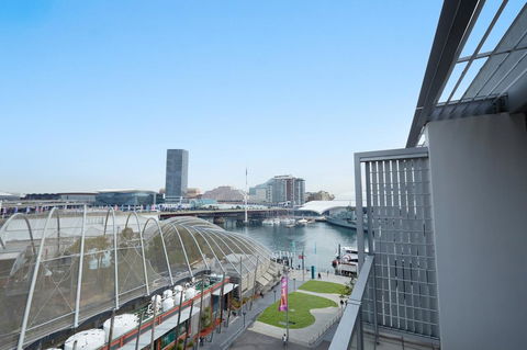 Adina Apartment Hotel Sydney, Darling Harbour - Holiday Sunshine Coast 1