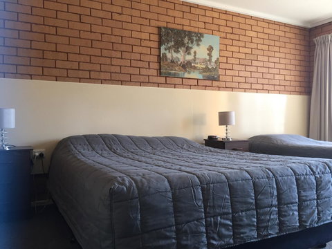 Deniliquin Motel - Sunshine Coast Tourism 11