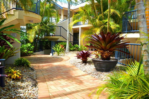 Outrigger Bay - Sunshine Coast Tourism 5