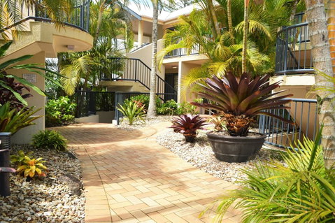 Outrigger Bay - Sunshine Coast Tourism 4