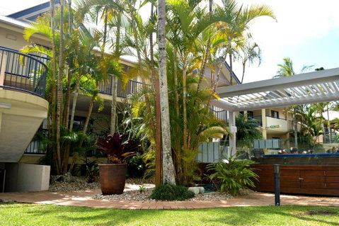 Outrigger Bay - Sunshine Coast Tourism 9