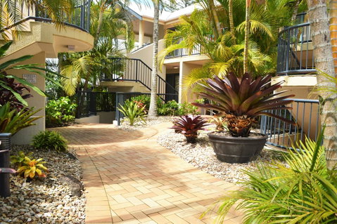 Outrigger Bay - Sunshine Coast Tourism 17