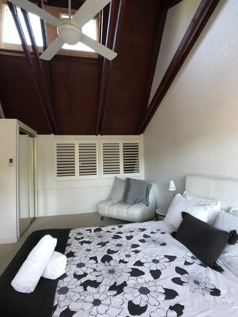Treetops Everglades Villa - Sunshine Coast Tourism 4