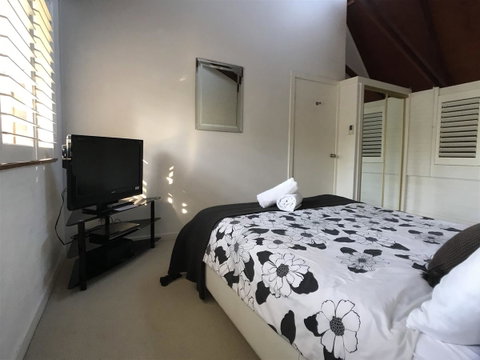 Treetops Everglades Villa - Sunshine Coast Tourism 5