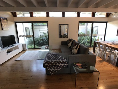 Treetops Everglades Villa - Sunshine Coast Tourism 1