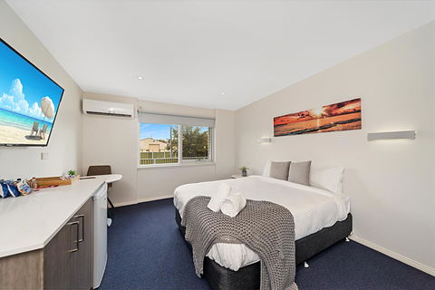 Carlton Suites - Sunshine Coast Tourism 23