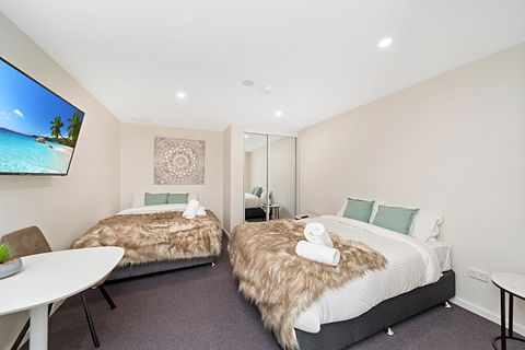 Carlton Suites - Sunshine Coast Tourism 4