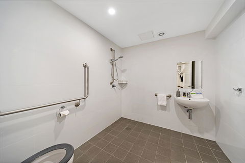 Carlton Suites - Sunshine Coast Tourism 5