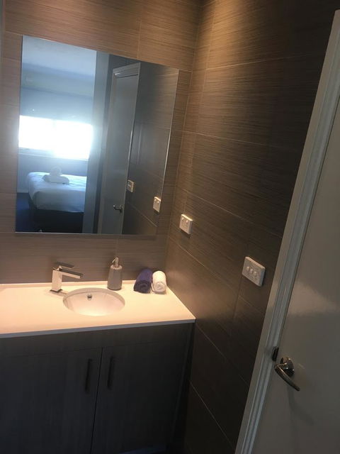 Carlton Suites - Sunshine Coast Tourism 31