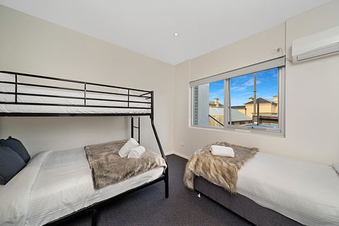 Carlton Suites - Sunshine Coast Tourism 22