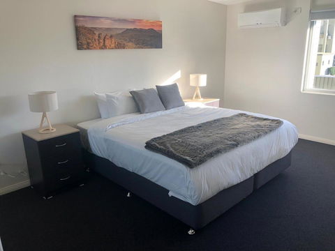 Carlton Suites - Sunshine Coast Tourism 1