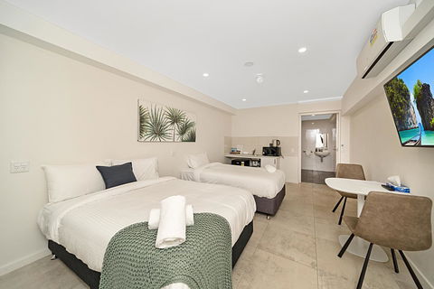 Carlton Suites - Sunshine Coast Tourism 0
