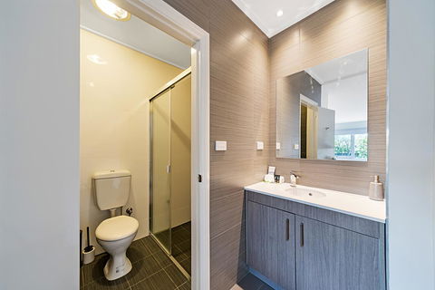 Carlton Suites - Sunshine Coast Tourism 3