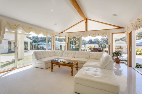 One Mile Mansion - Private Coastal Retreat FREE FAMILY ADVENTURE PASS - Holiday Sunshine Coast 11