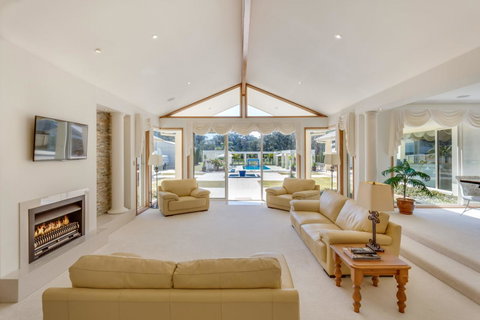 One Mile Mansion - Private Coastal Retreat FREE FAMILY ADVENTURE PASS - Holiday Sunshine Coast 13