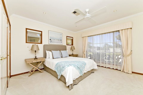 One Mile Mansion - Private Coastal Retreat FREE FAMILY ADVENTURE PASS - Holiday Sunshine Coast 15