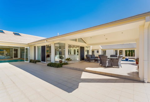 One Mile Mansion - Private Coastal Retreat FREE FAMILY ADVENTURE PASS - Holiday Sunshine Coast 18