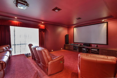 One Mile Mansion - Private Coastal Retreat FREE FAMILY ADVENTURE PASS - Holiday Sunshine Coast 6