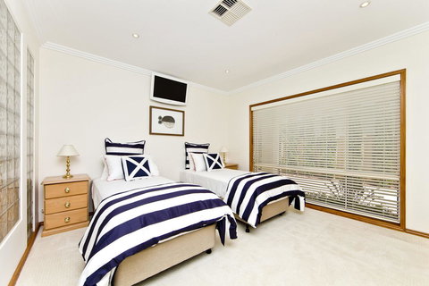 One Mile Mansion - Private Coastal Retreat FREE FAMILY ADVENTURE PASS - Holiday Sunshine Coast 17