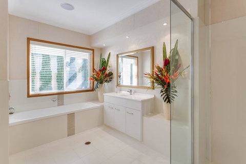 One Mile Mansion - Private Coastal Retreat FREE FAMILY ADVENTURE PASS - Holiday Sunshine Coast 9