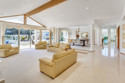 One Mile Mansion - Private Coastal Retreat FREE FAMILY ADVENTURE PASS - Holiday Sunshine Coast 12