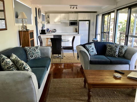 Lakeview Cottage - Sunshine Coast Tourism 6