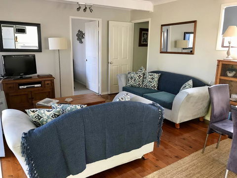 Lakeview Cottage - Sunshine Coast Tourism 8