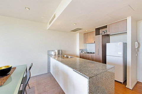 Wyndel Apartments North Sydney - Harbour Watch - Holiday Sunshine Coast 7