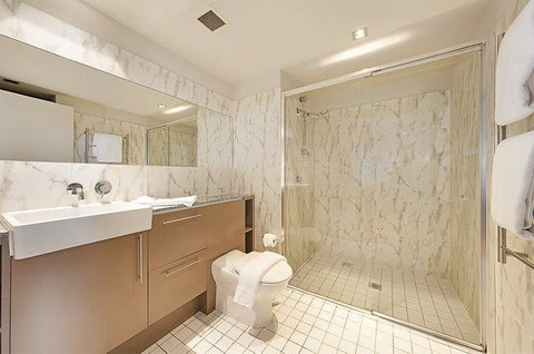 Wyndel Apartments North Sydney - Harbour Watch - Holiday Sunshine Coast 5