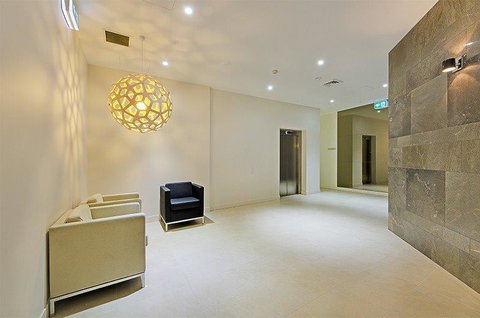 Wyndel Apartments North Sydney - Harbour Watch - Holiday Sunshine Coast 6