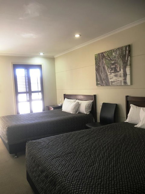 Balranald Club Motel - Sunshine Coast Tourism 17