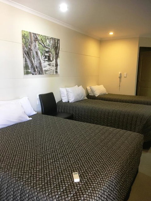 Balranald Club Motel - Sunshine Coast Tourism 16