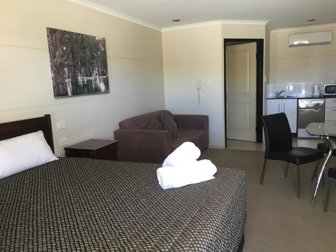 Balranald Club Motel - Sunshine Coast Tourism 2
