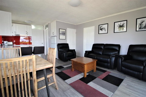 Beachfront 3, 25 Willow Street - Sunshine Coast Tourism 0