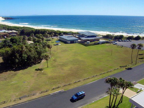 2 Cliff Road - Holiday Sunshine Coast 0