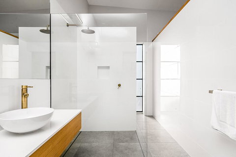 Sundays At Byron - Sunshine Coast Tourism 13