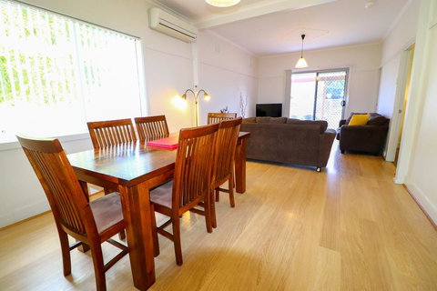 Interlude At Belmont - Holiday Sunshine Coast 9