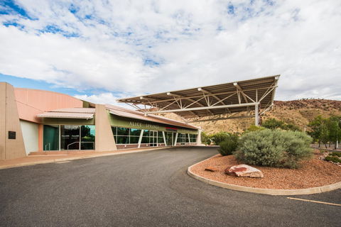 Crowne Plaza Alice Springs Lasseters, An IHG Hotel - Holiday Sunshine Coast 11
