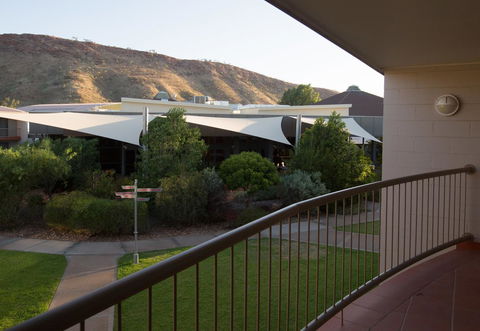 Crowne Plaza Alice Springs Lasseters, An IHG Hotel - Holiday Sunshine Coast 18