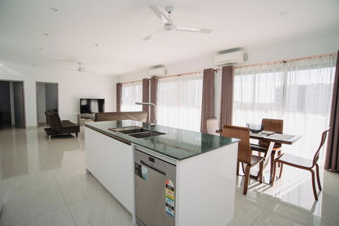 Darwin City Hotel - Sunshine Coast Tourism 8