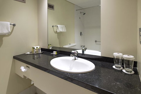 DoubleTree By Hilton Alice Springs - Holiday Sunshine Coast 22