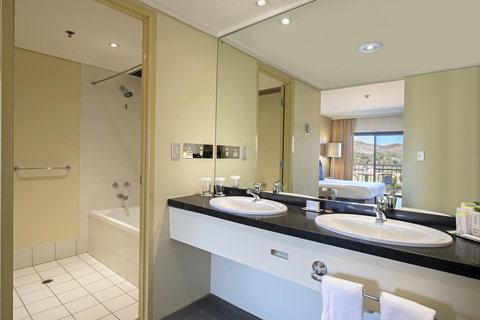 DoubleTree By Hilton Alice Springs - Holiday Sunshine Coast 36