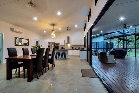 'Tropical Oasis - Darwin NT - Holiday Sunshine Coast 3