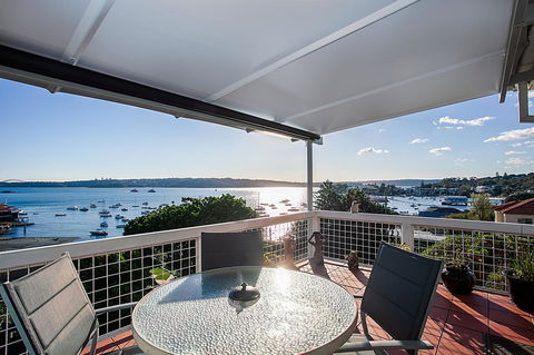 Art Deco Apartment With Breathtaking Water Views - Holiday Sunshine Coast 3