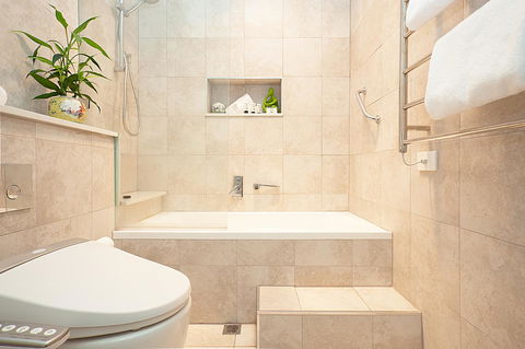 Art Deco Apartment With Breathtaking Water Views - Holiday Sunshine Coast 5