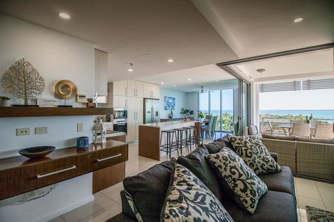 ZEN BY THE WATER - Esplanade Darwin Retreat - Sunshine Coast Tourism 0