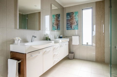 ZEN BY THE WATER - Esplanade Darwin Retreat - Sunshine Coast Tourism 11