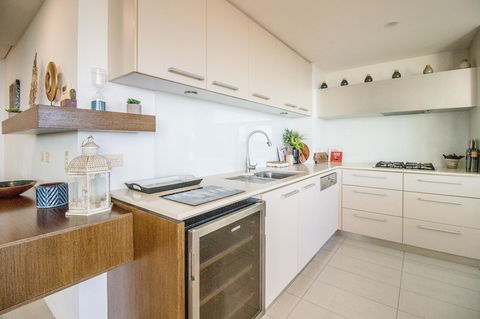 ZEN BY THE WATER - Esplanade Darwin Retreat - Sunshine Coast Tourism 23