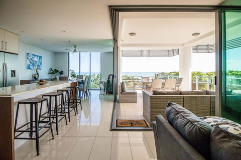 ZEN BY THE WATER - Esplanade Darwin Retreat - Sunshine Coast Tourism 1